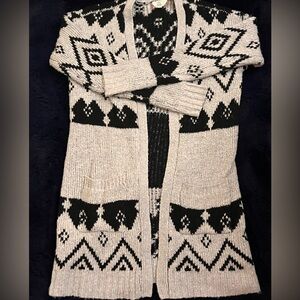 Soft cardigan perfect for the winter!! Size M!